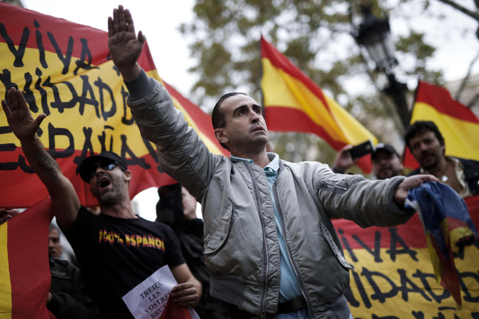 <p>Protestors perform a fascist salute during a demonstration called by far-right groups against a referendum on independence for Catalonia, on Oct. 1, 2017 in Barcelona. (Photo: Pau Barrena/AFP/Getty Images) </p>