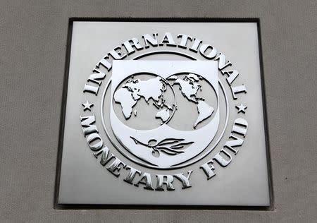 The International Monetary Fund (IMF) logo is seen at the IMF headquarters building during the 2013 Spring Meeting of the International Monetary Fund and World Bank in Washington, April 18, 2013. REUTERS/Yuri Gripas