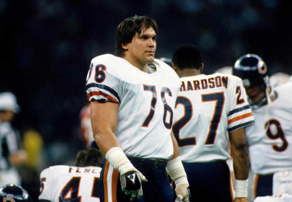 Steve McMichael (76) on the field prior to Super Bowl XX.