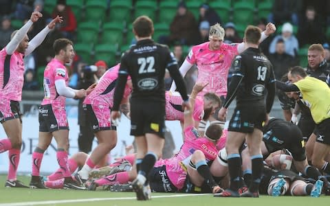 Exeter Chiefs celebrate after Sam Simmonds scores their opening try - Credit: Getty images