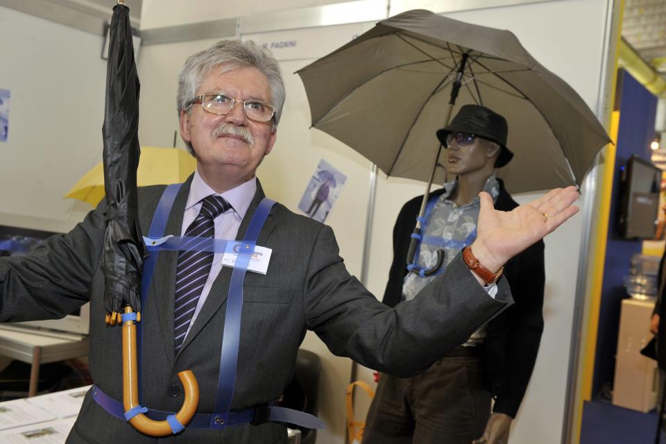 It could be exactly what rainy Britain needs: a handsfree umbrella. Italian Marco Pagnini has created a suspender which attaches to your shoulders, allowing you to keep both hands free.