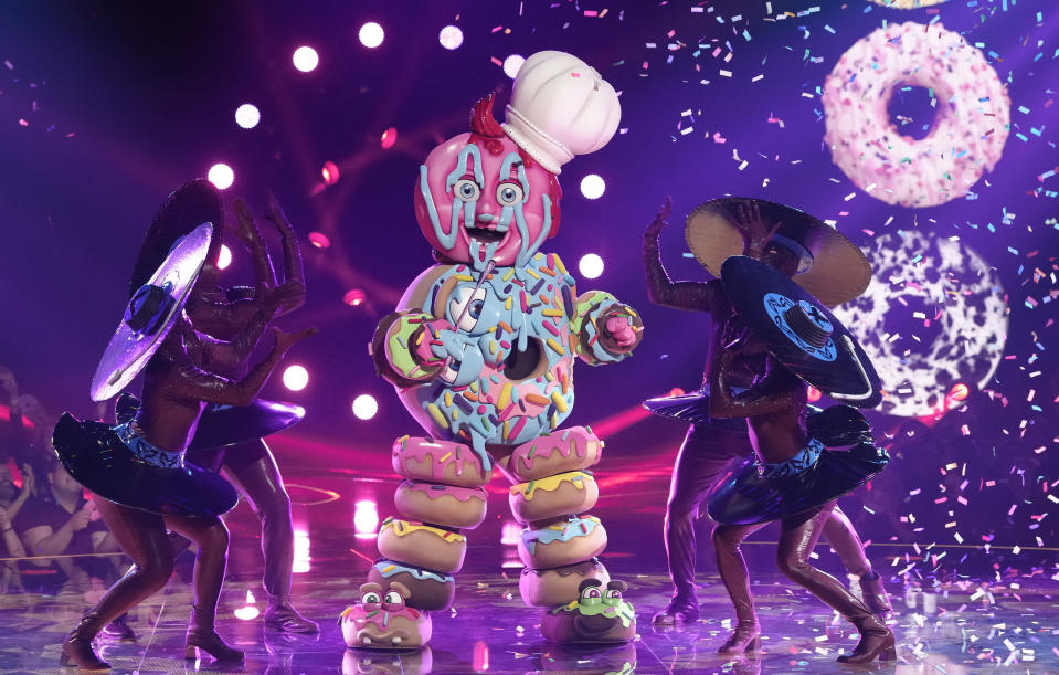 THE MASKED SINGER: Donut in the “One Hit Wonder” episode of THE MASKED SINGER airing Wednesday, Nov. 8. (8:00-9:00 PM ET/PT ) on FOX. CR: Michael Becker / FOX. ©2023 FOX Media LLC.