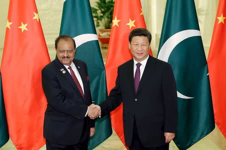 Chinese President Xi Jinping (R) shakes hands with Pakistan's President Mamnoon Hussain at The Great Hall Of The People on September 2, 2015 in Beijing, China. REUTERS/Lintao Zhang/Pool