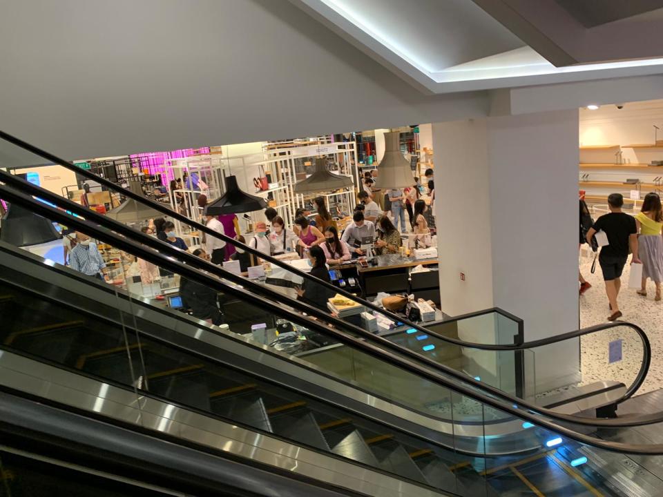 Hordes of customers queued up to shop at Robinsons yesterday (30 Oct). (PHOTO: Yahoo Lifestyle SEA)