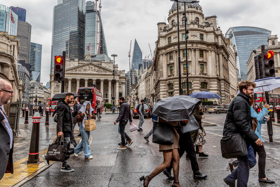 investments LONDON, UNITED KINGDOM - 2022/09/30: Londoners cross the street in front of the Bank of England and the City of London, the capital's financial district, on a rainy day as UK economy is shaken by the Chancellor and Prime Minister's mini-budget. (Photo by Dominika Zarzycka/SOPA Images/LightRocket via Getty Images)