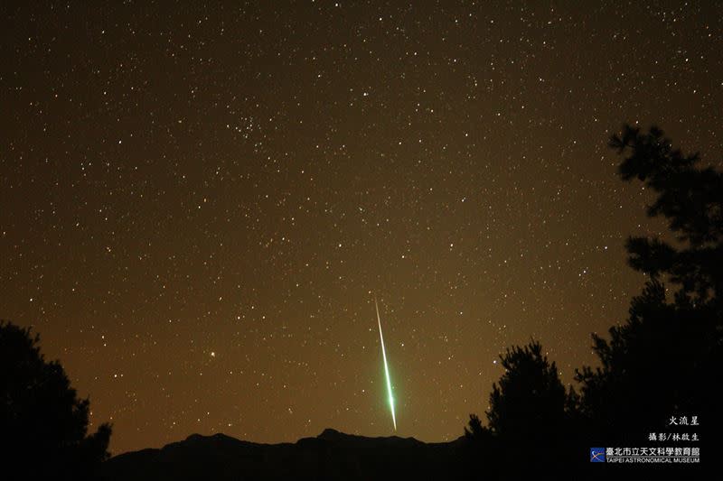 摩羯座α流星雨最為有名的「火流星」。（圖／台北市立天文館提供）