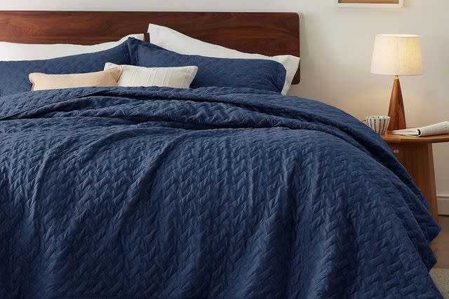 The Utopia Bedding Fleece Blanket Is Up to 52% Off at