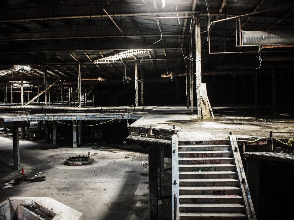 hawthorne mall abandoned irl