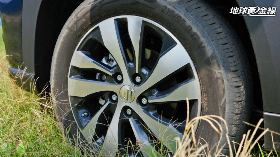 輪圈組方面採用17吋並且以雙色造型呈現，配胎選用節能導向的輪胎。(攝影/ 林先本)