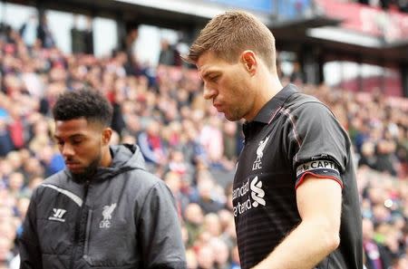 Football - Stoke City v Liverpool - Barclays Premier League - Britannia Stadium - 24/5/15 Liverpool's Steven Gerrard walks off looking dejected at half time Action Images via Reuters / Paul Burrows Livepic