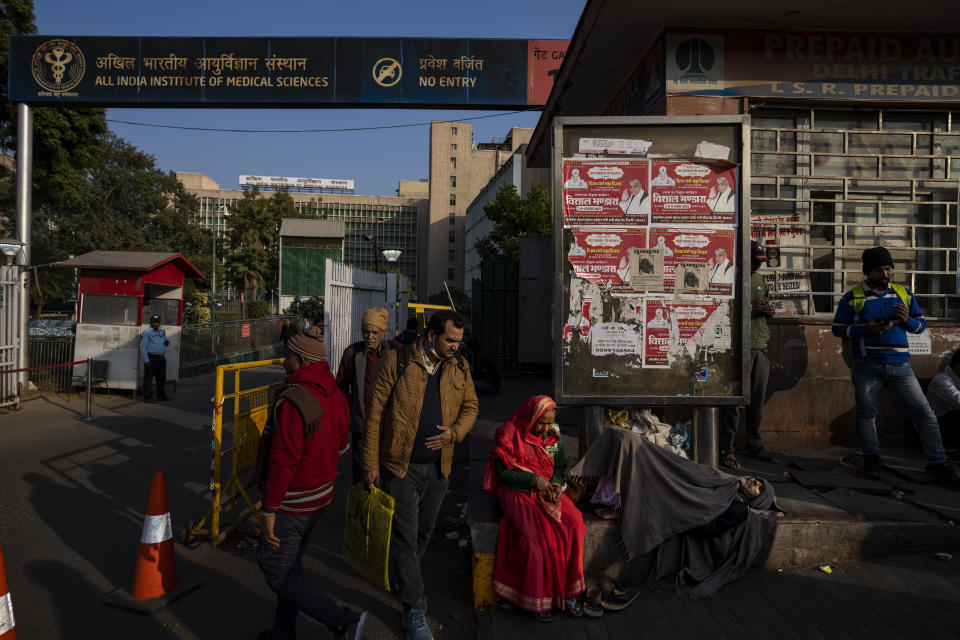 An elderly patient lies on a sidewalk outside the All India Institute of Medical Sciences (AIIMS) hospital in New Delhi, India, Wednesday, Dec. 7, 2022. The leading medical institute in India's capital limped back to normality on Wednesday after a cyberattack crippled its operations for nearly two weeks. (AP Photo/Altaf Qadri)