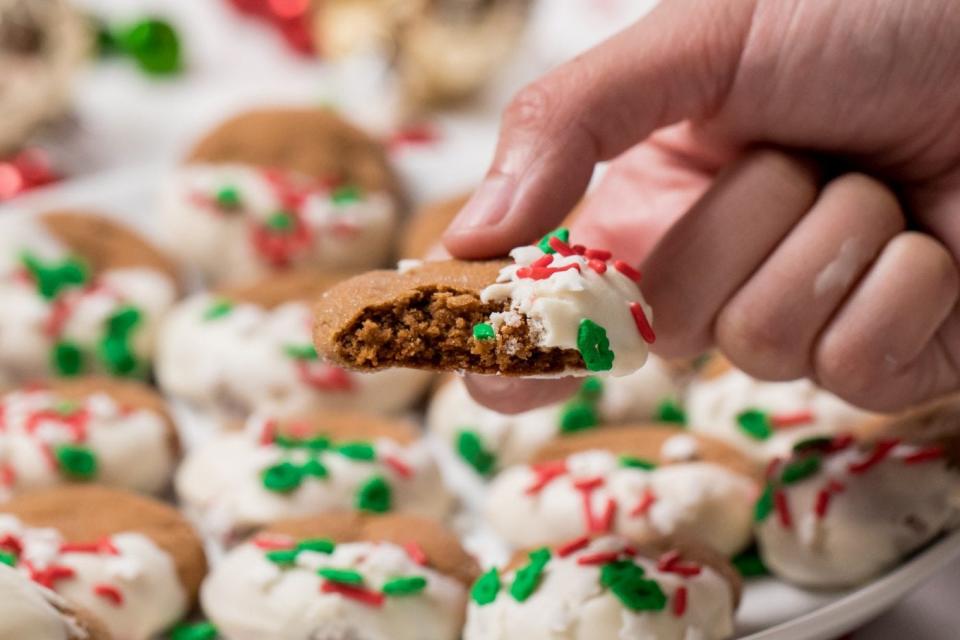 These white chocolate dipped gingerbread cookies will easily be the tasty talk of the cookie swap, but don’t just treat your cookie-swapping friends to a batch.