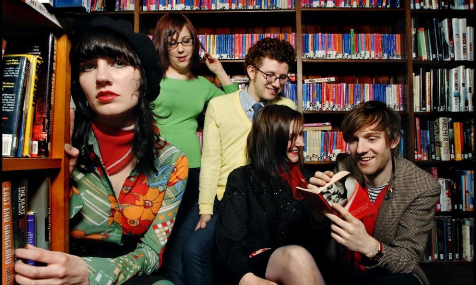 The Long Blondes: Kate Jackson (left), Dorian Cox (right).