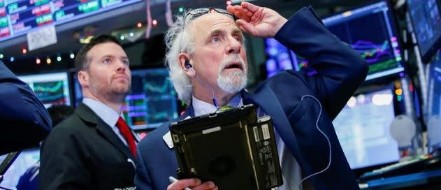 Wall Street regresa del puente teñido de rojo ante el temor a la inflación