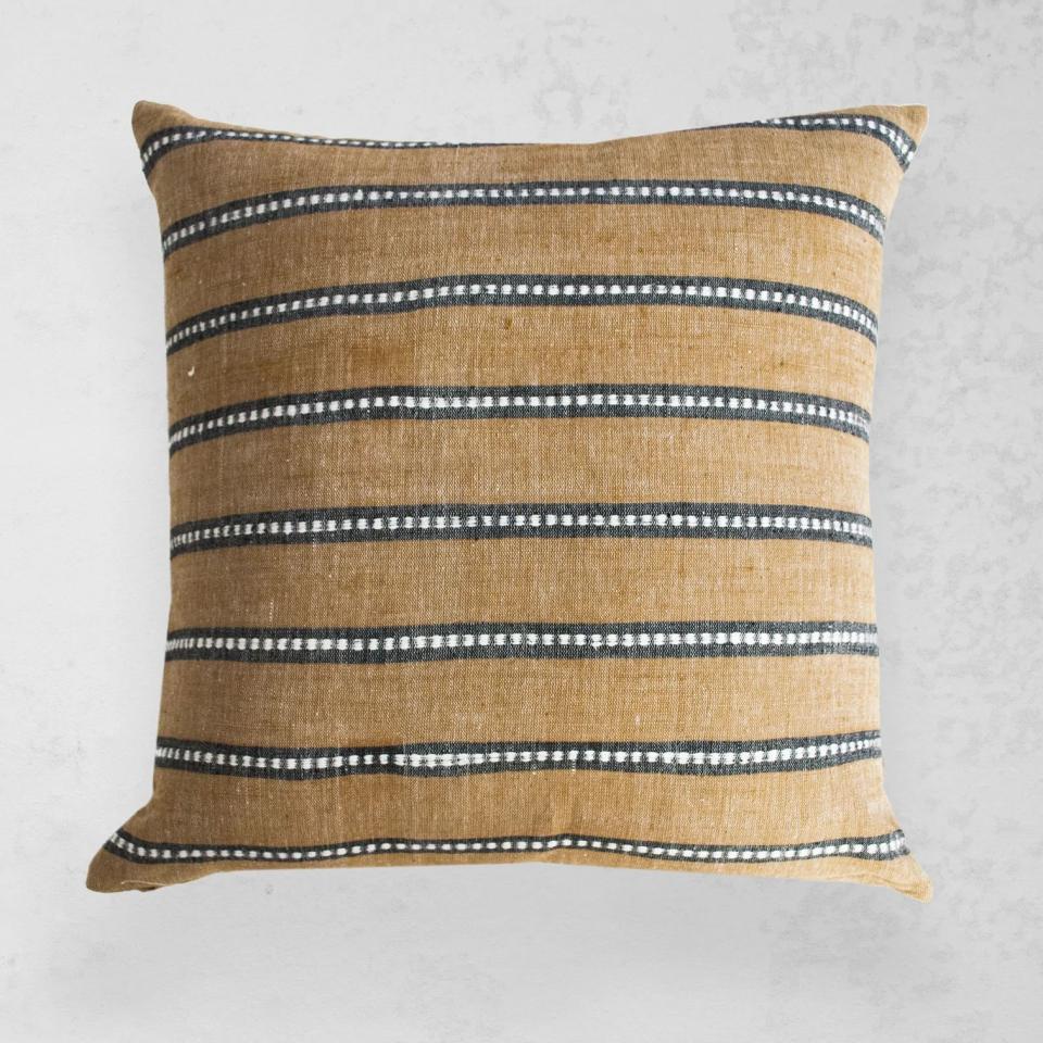 21) Bolé Road Kombolcha Pillow