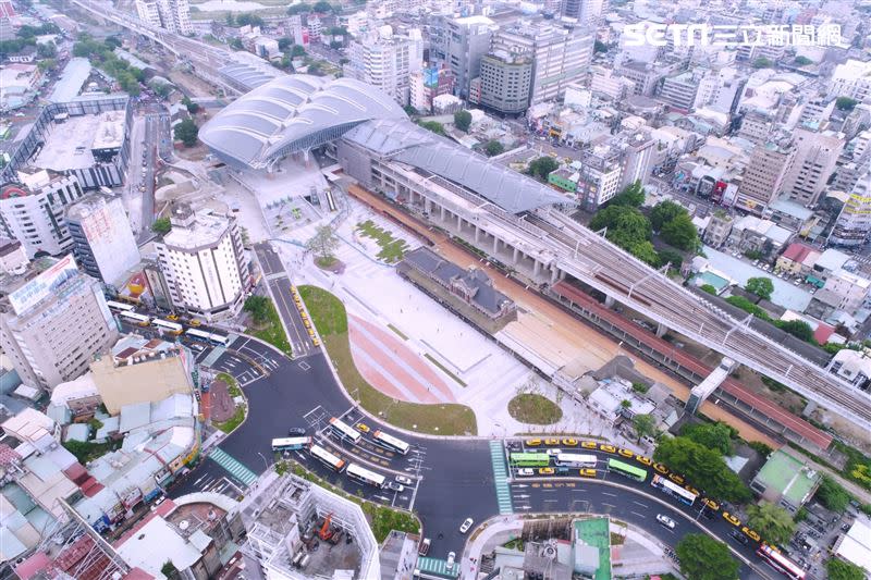 陳傑鳴認為，藍線經過的「沙鹿、龍井、東區、西屯」已成為未來房市四大潛力區。（圖／市府提供）