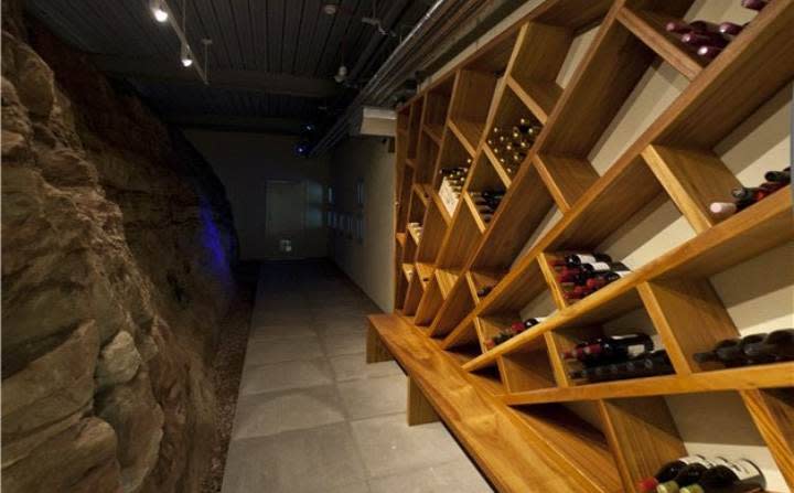 English Underground Mansion – Wine Cellar