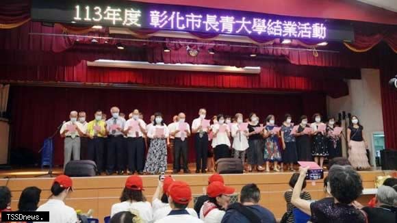 林市長鼓勵大家在追求快樂健康的同時也要與時俱進，學習目前熱門的AI技術。（記者林明佑攝）