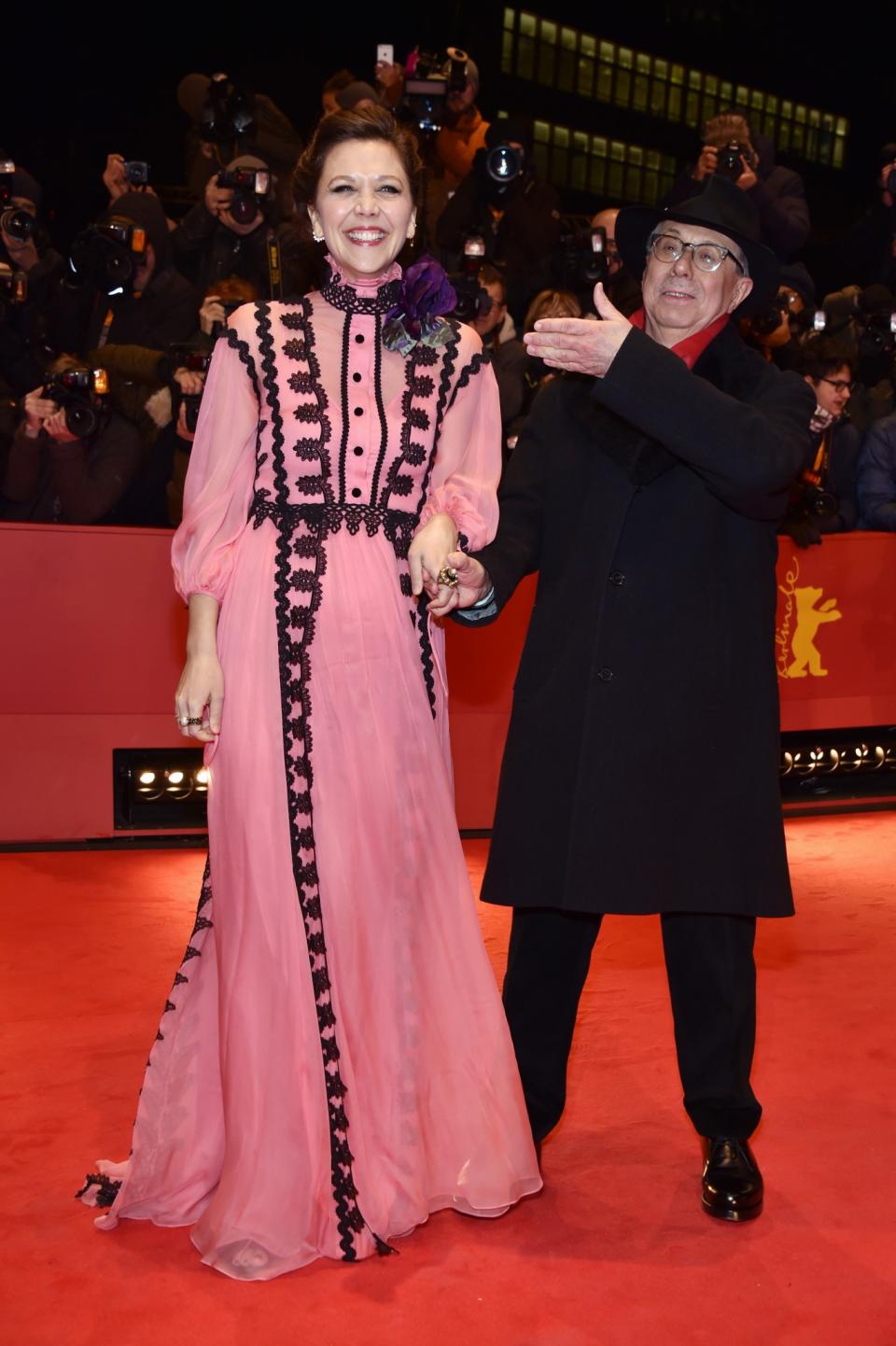 <p>Deutlich luftiger war das das Kleid von Jury-Mitglied Maggie Gyllenhaal. Sie entschied sich für die Trendfarbe des kommenden Sommers: Pink in allen Variationen. </p>
