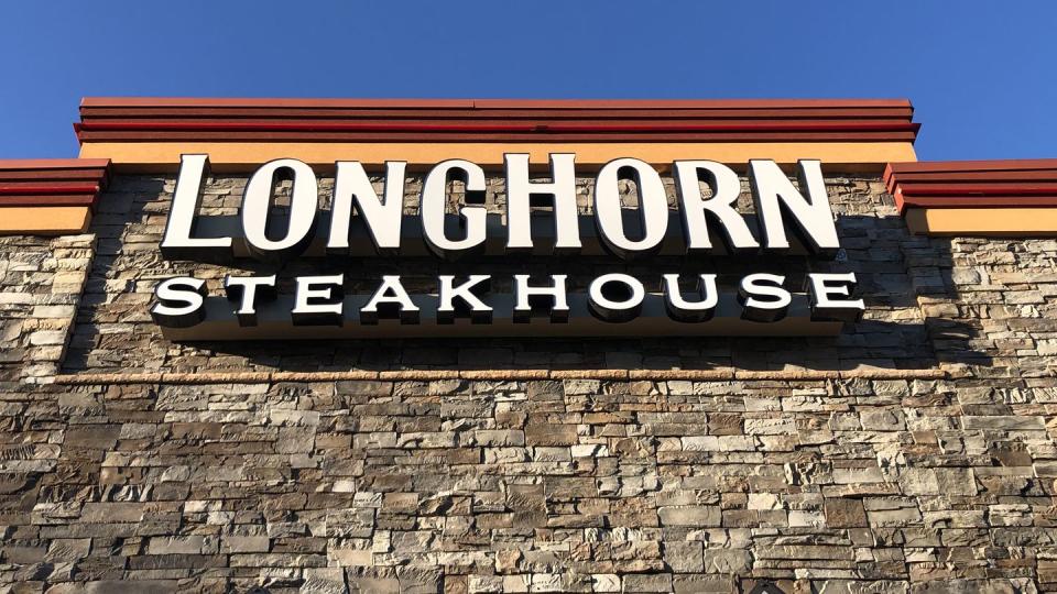 longhorn steakhouse exterior sign, rego park mall, queens, ny