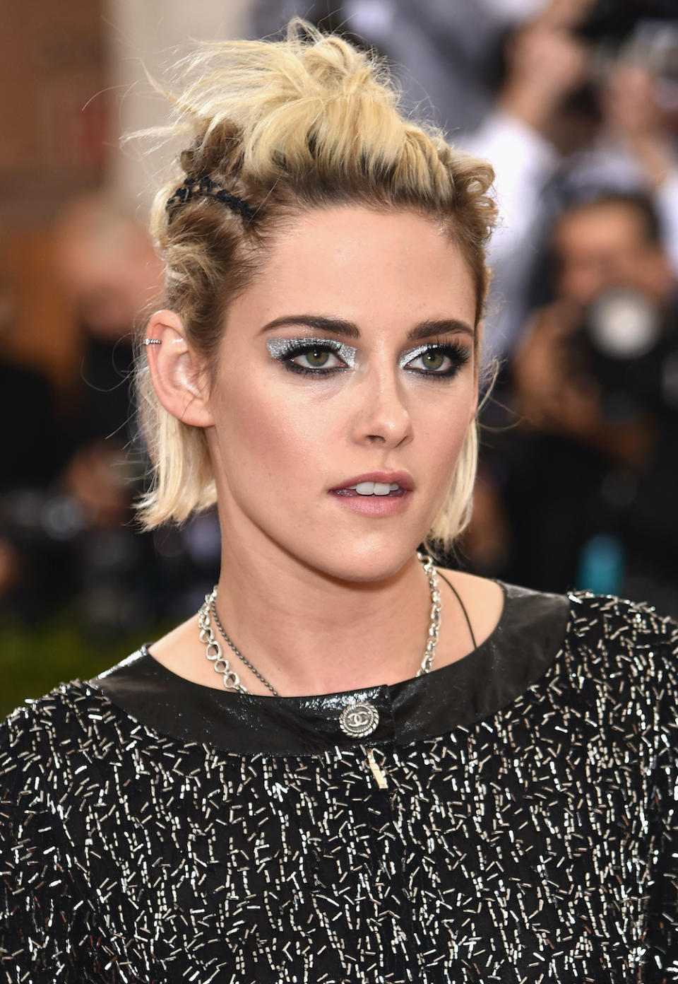 <p> Kristen Stewart knows how to work a grungey make-up look and her ensemble for the 2016 Met Gala was no exception. Her smudgy liner was paired with geometric silver eyeshadow were a real statement, making for a truly standout creation. </p>