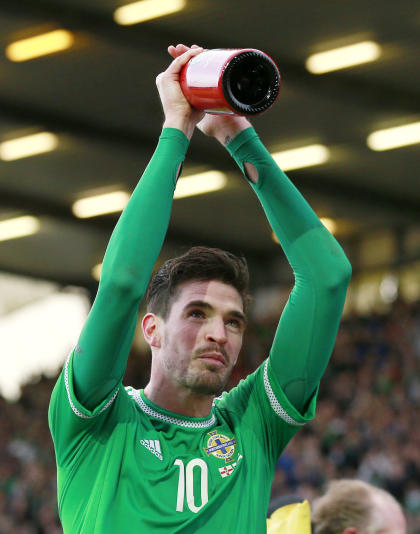 Football - Northern Ireland v Finland - UEFA Euro 2016 Qualifying Group F - Windsor Park, Belfast, Northern Ireland - 29/3/15 Northern Ireland&#39;s Kyle Lafferty celebrates at full time Action Images via Reuters / Jason Cairnduff Livepic EDITORIAL USE ONLY.