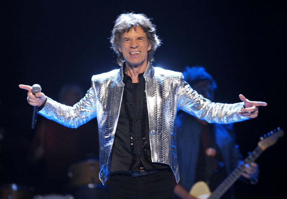 75 und kein bisschen leise: Mick Jagger ist eine Rocklegende und bis heute eine Stilikone (Bild: AP Images)