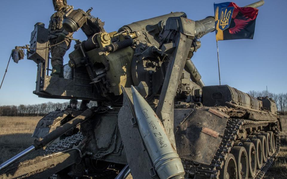 DONBAS, UKRAINE - DECEMBER 05: Ukrainian servicemen load artillery shells as they prepare to fire an artillery system in the frontline of Donbas, Ukraine on December 05, 2022. (Photo by Narciso Contreras/Anadolu Agency via Getty Images) - arciso Contreras/Anadolu Agency via Getty Images