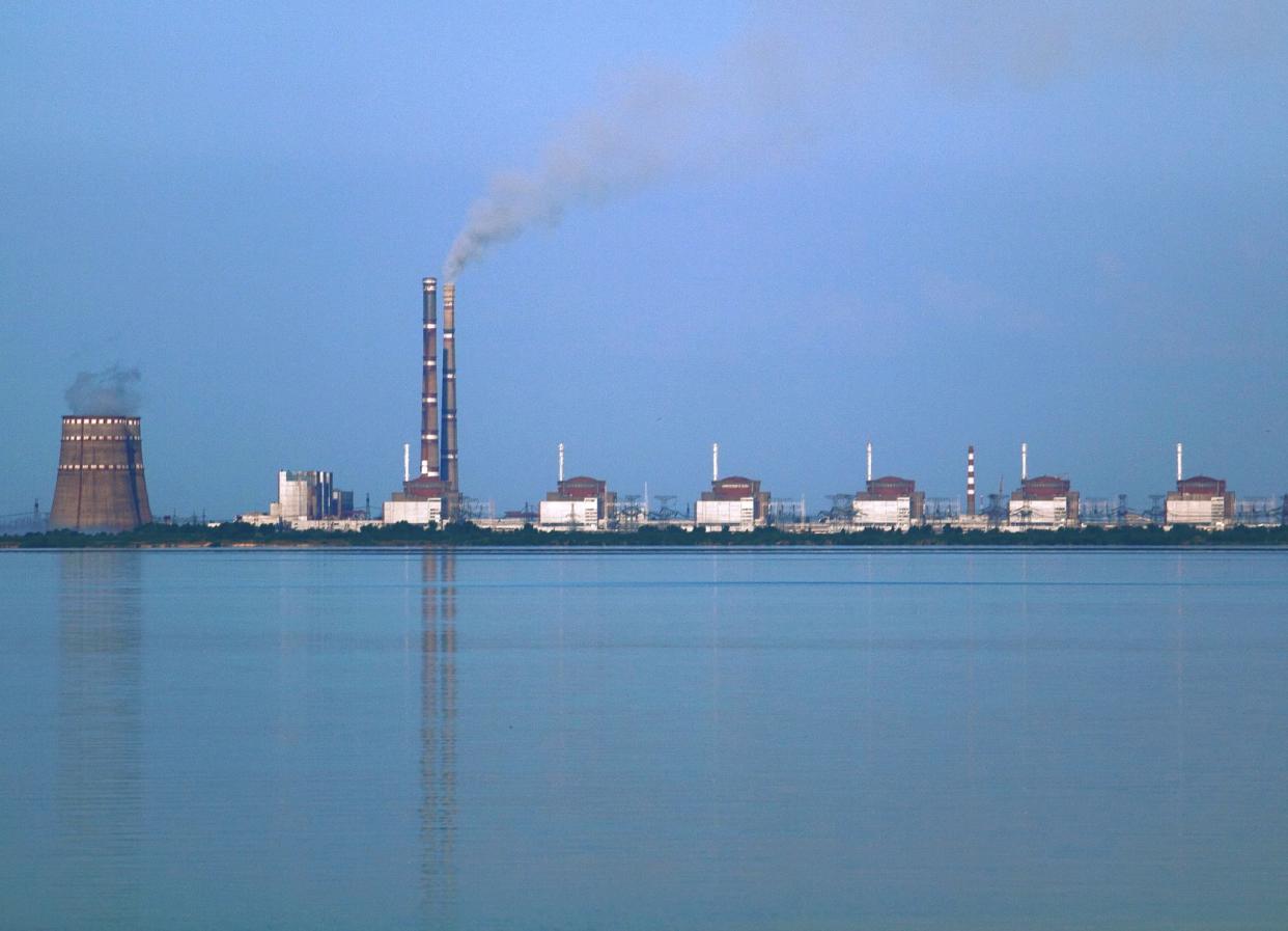 La centrale nucléaire Zaporijjia en Ukraine. C'est la plus grande d'Europe avec une puissance nominale de 6000 MW. - Wikimedia commons Rehman 