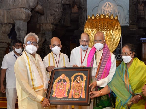 President Kovind receives token of appreciation at the Sri Venkateswara Swamy Temple in Andhra Pradesh (Photo ANI)