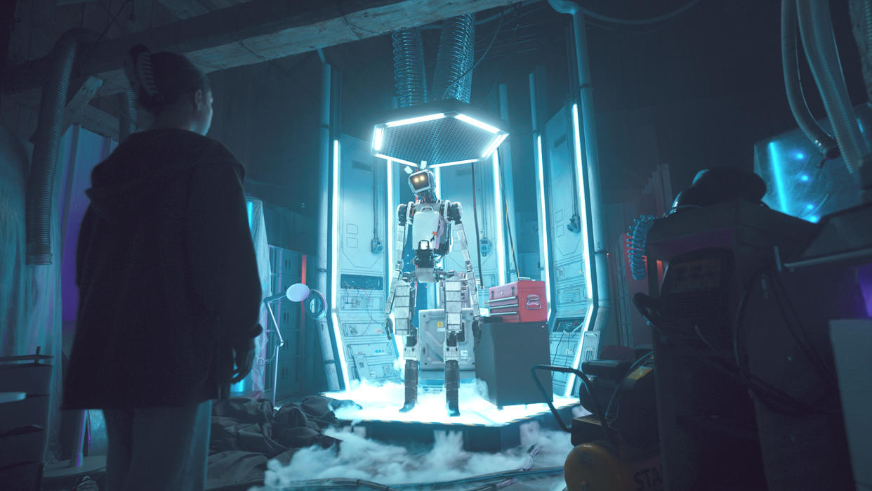 Autodesk announces new tools for Maya, 3ds Max; a live render of a robot in a virtual set. 