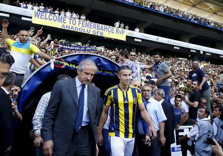 Dutch striker Robin van Persie walks during his contract-signing ceremony with Turkish club Fenerbahce at Sukru Saracoglu Stadium in Istanbul, Turkey in this July 14, 2015 file photo. REUTERS/Osman Orsal/Files