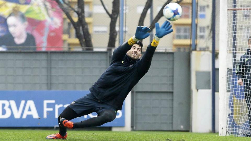 Barros Schelotto está conforme con las actuaciones del joven arquero de Boca; la comparación con Roberto Abbondanzieri