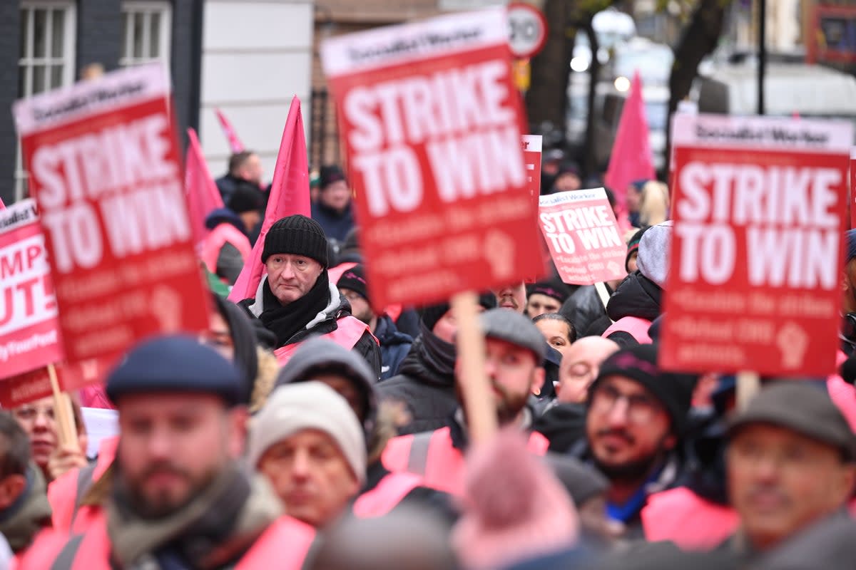 Striking mail workers and supporters march to Parliament Square on December 9, 2022 (Getty Images)