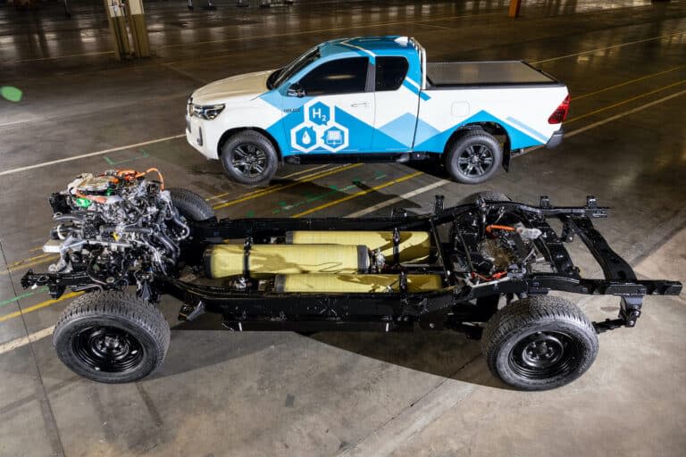 Toyota équipe un Hilux d’une pile à combustible à hydrogène-De l'hydrogène pour propulser ce Toyota Hilux