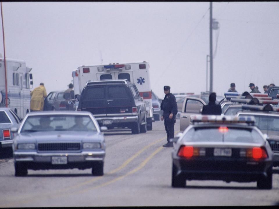 Law enforcement agents and vehicles around the Branch Davidian compound in 1993.