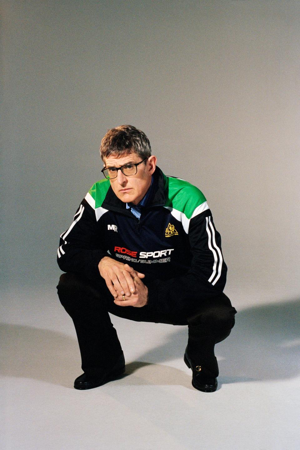 Louis Theroux photographed by Camille Vivier for ES Magazine. Jacket by Martine Rose, shirt by Paul Smith, Trousers from Our Legacy at matches.com, shoes by Horatio footwear (Camille Vivier for ES Magazine)