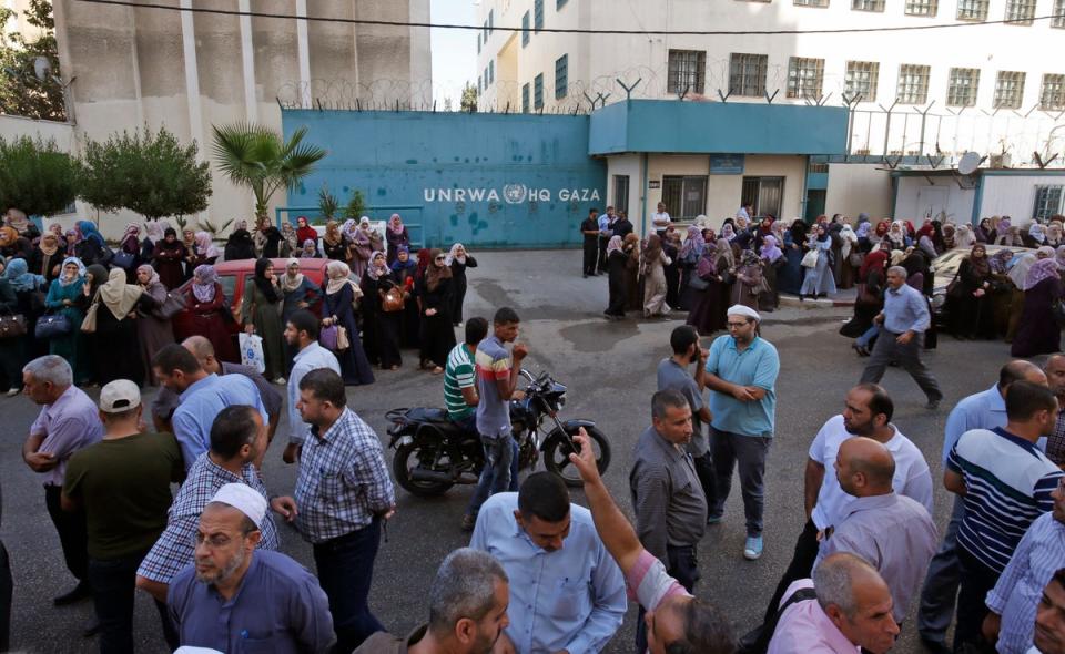 Palestinian employees of UNWRA protest at job cuts in 2018 (AFP via Getty)