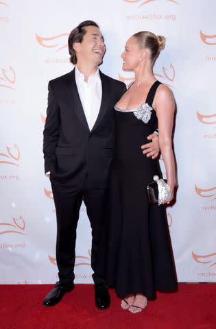 <p>Michael Loccisano/Getty </p> Justin Long and wife Kate Bosworth