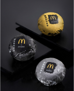 麥當勞5月6日至6月9日推出期間限定三款墨魚黑堡｜McDonald’s is promoting three limited ‘cuttlefish juice burgers’ from May 6 to June 9. （Courtesy of McDonald’s)