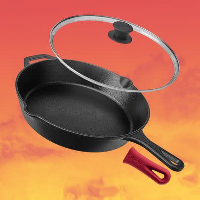 Cuisinel cast iron skillet with a lid