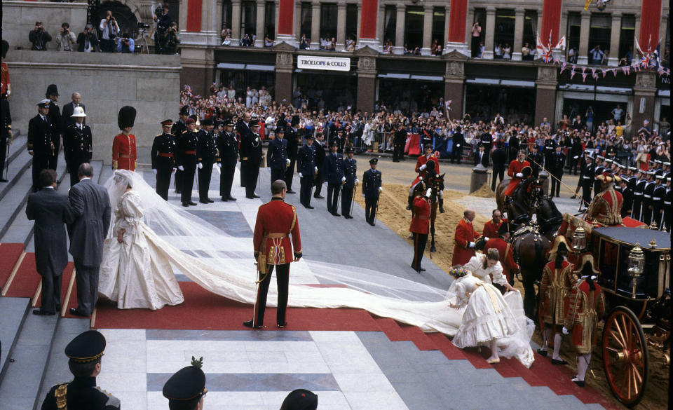 Diana, Princess of Wales, wearing an Emanuel wedding dress, enters St. Paul's Cathedral on the hand of her father, Earl Spencer, for her marriage to Charles, Prince of Wales in July 1981.&nbsp; (Photo: EMPICS Entertainment)