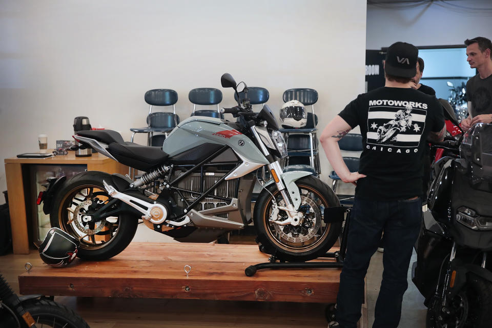 CHICAGO, ILLINOIS - JUNE 27: A Zero  electric motorcycle sits in the showroom at the Motoworks dealership on June 27, 2019 in Chicago, Illinois.  Built in California, Zero motorcycles are the largest selling electric motorcycle brand on the market. Harley-Davidson is expected to enter the electric market later this year when their LiveWre hits showrooms. BMW also has an electric motorcycle in the works. This week the company revealed their Motorrad Vision DC Roadster electric concept motorcycle.  (Photo by Scott Olson/Getty Images)