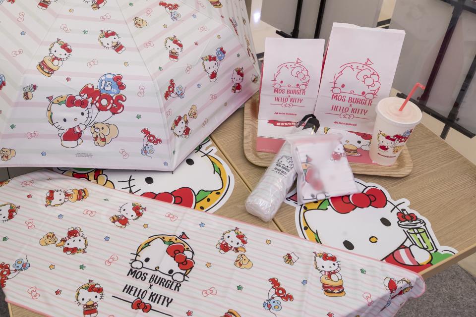 MOS Burger 限定重推人氣Puri Puri 三本蝦漢堡 聯乘Hello Kitty推限定主題店換獨家禮品！