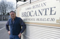 <p>Célèbre pour son rôle dans la série “Louis la Brocante”, Victor Lanoux s’est éteint le 4 mai à l’âge de 80 ans à la suite d’un accident vasculaire cérébral. Il débute sa carrière en tant que machiniste aux studios de Boulogne avant de monter sur les planches avec notamment Pierre Richard. C’est en 1972 qu’il se fait remarquer au cinéma en jouant dans “l’Affaire Dominici” de Claude Bernard-Aubert. On peut aussi voir le comédien dans “Un éléphant ça trompe énormément” ou “Nous irons tous au paradis” avec Jean Rochefort, Claude Brasseur et Guy Bedos. En 1976, il est nommé aux Césars pour son rôle dans “Cousin cousine”. De 1998 à 2014, il tourne 44 épisodes de la série “Louis Brocante”. (Crédit : Getty Images) </p>