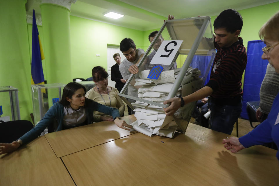 Election officials start counting ballots at a polling station during the presidential election in Kiev, Ukraine, Sunday, March 31, 2019. Ukrainians choose from among 39 candidates for a president they hope can guide the country of more than 42 million out of troubles including endemic corruption, a seemingly intractable conflict with Russia-backed separatists in the country's east and a struggling economy. (AP Photo/Sergei Grits)