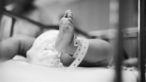 哈薩克醫師把有生命跡象的嬰兒送進冰櫃等死。（圖／翻攝自Pixabay）