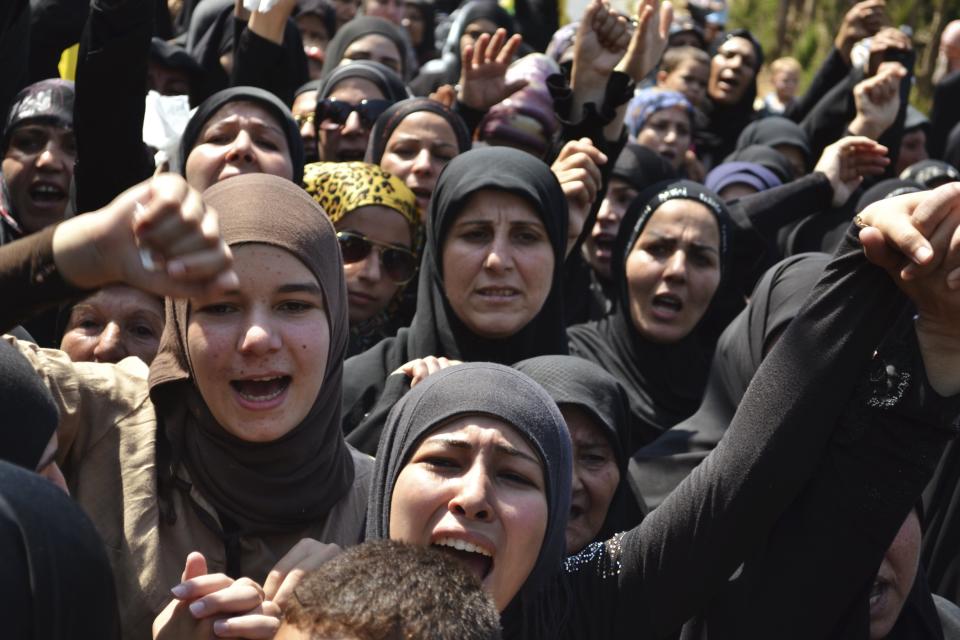 Lebanese Shi'ite Muslim women chant slogans as they mourn the death of Hezbollah fighter Ali Hussein Khalil, who was killed in Syria, during his funeral in al-Mansouri town, in southern Lebanon, September 13, 2013. REUTERS/Haidar Hawila (LEBANON - Tags: POLITICS CIVIL UNREST CONFLICT OBITUARY)