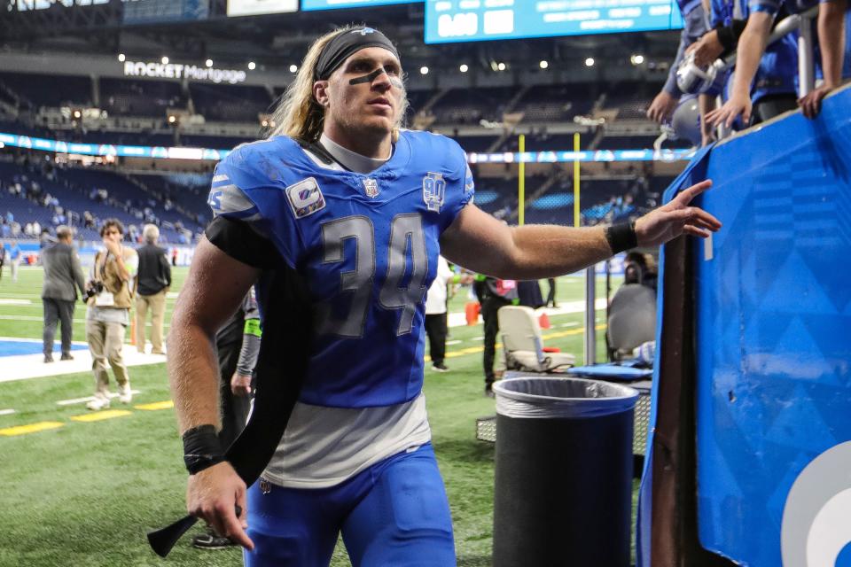 Lions linebacker Alex Anzalone waves at fans as he exits the field after the Lions' 42-24 win on Sunday, Oct. 8, 2023, at Ford Field.