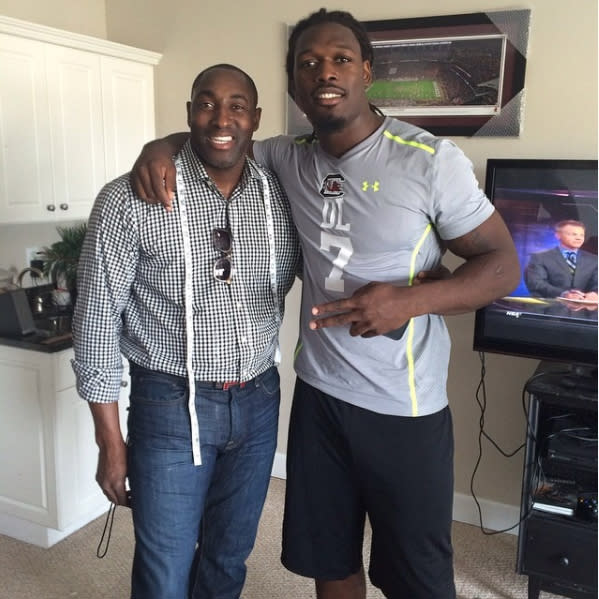 Rashan Michel (L) poses with Houston Texans lineman Jadeveon Clowney. (@thompsonbespoke/Instagram)